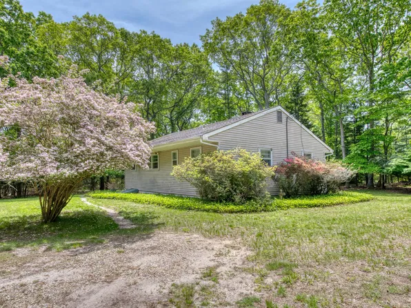 127 Copeces Ln, East Hampton, NY 11937