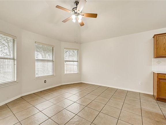 4th image of 225 W Creek Dr