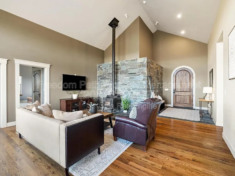 721 Sanctuary Hls — Photo 9