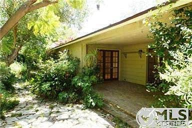 3rd image of 5932 Woodlake Ave