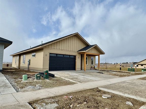 2nd image of 812 Rivet Way