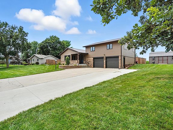 2nd image of 546 Westwood Dr