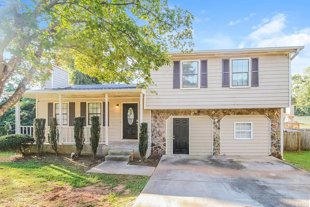 3 bed, 2.0 bath, 1724 sqft, $1,825 — Photo 1