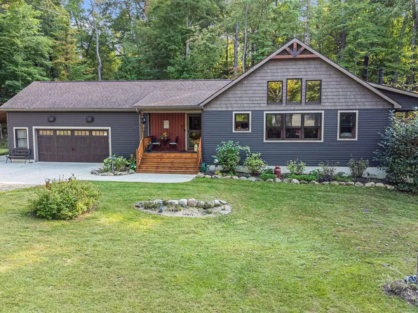 8630 Hidden Lake Dr, Howell, MI 48855