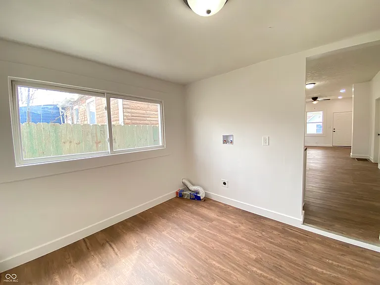 1518 Lawton Ave — Photo 8