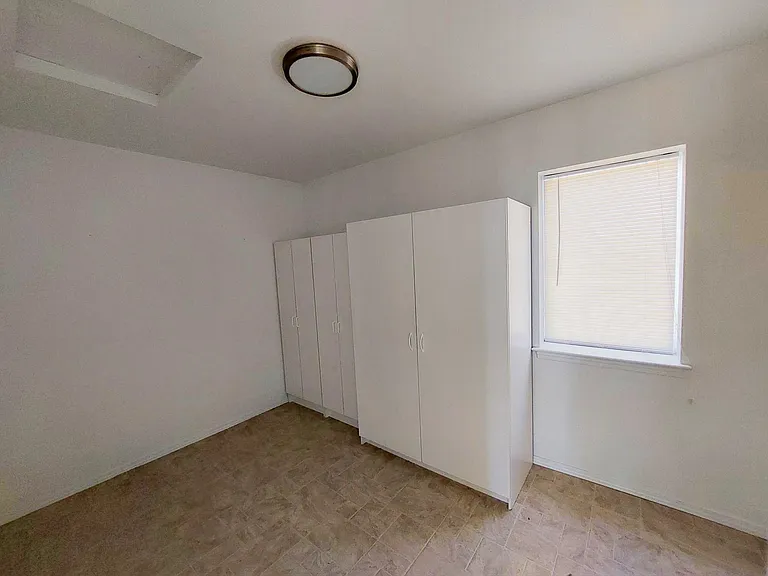 primary walk in closet