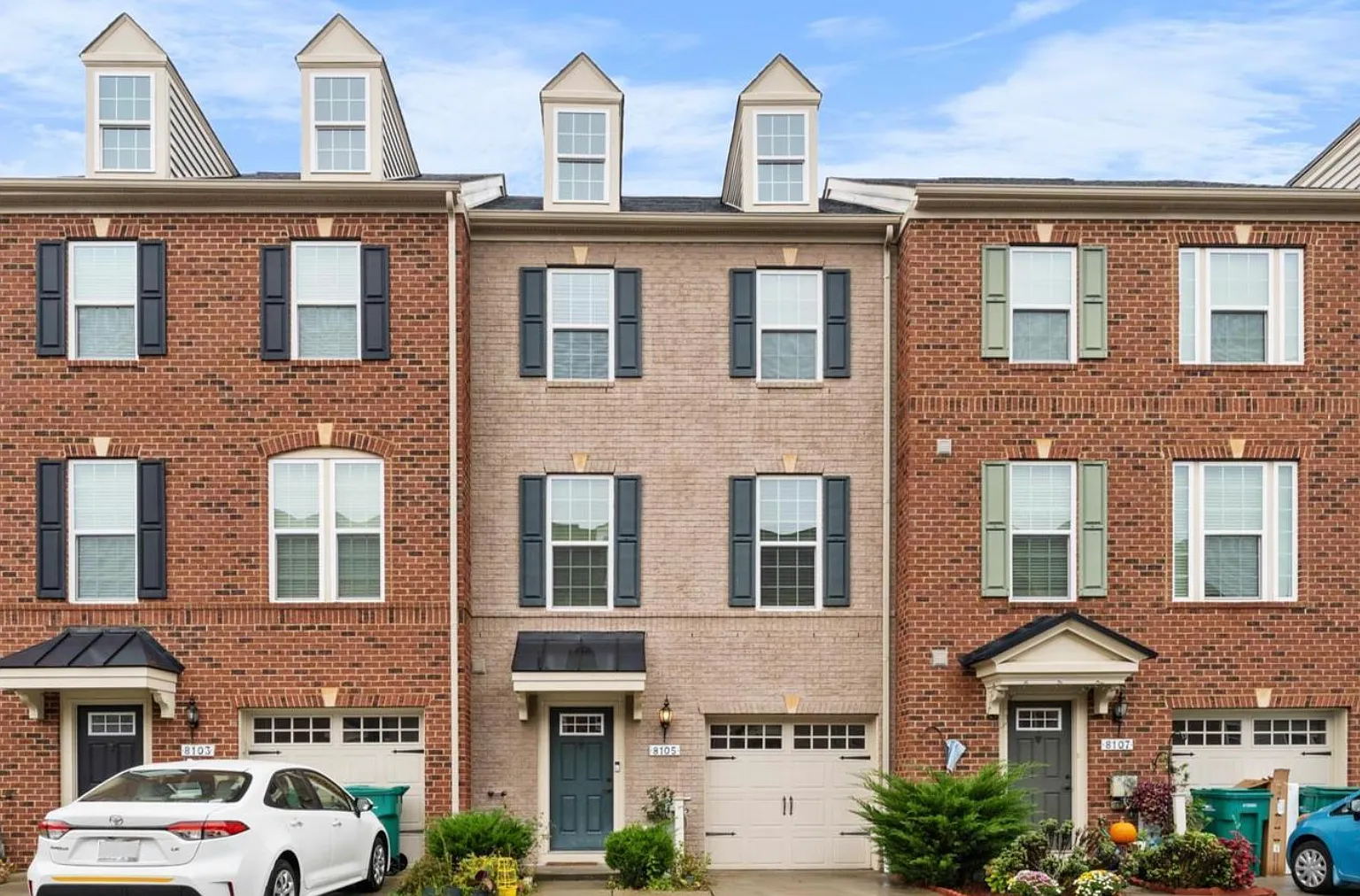 3 bed, 2.5 bath, 1740 sqft, $2,900 — Photo 1