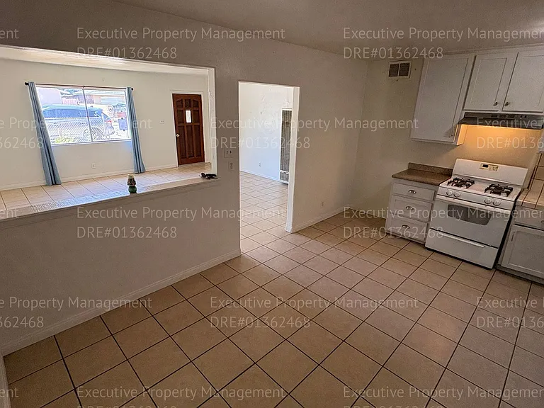 820 Moore St — Photo 15