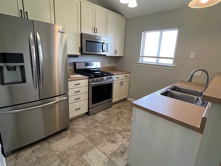 15301 Davidson St — Photo 5