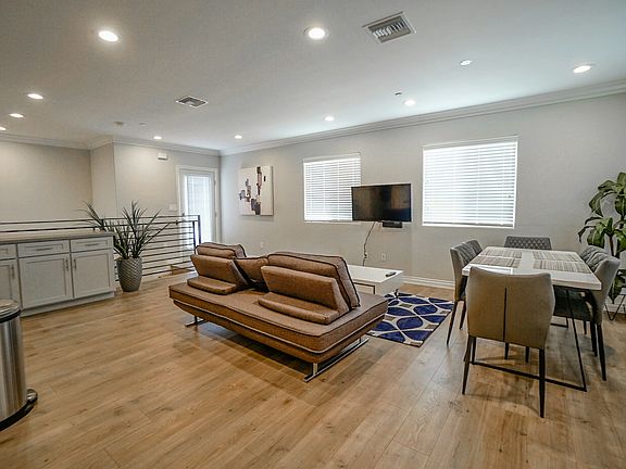4th image of 7101 S La Cienega Blvd #1/2
