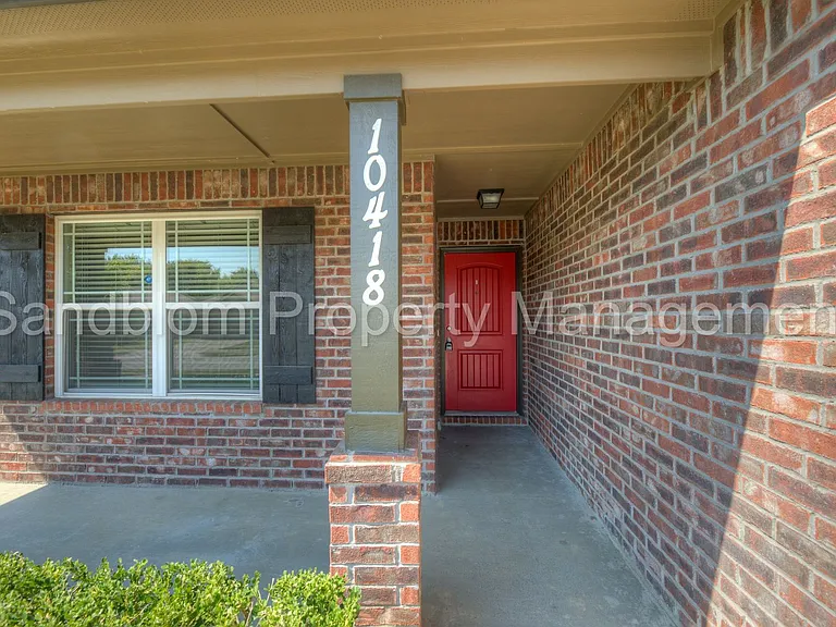 10418 S James St — Photo 2
