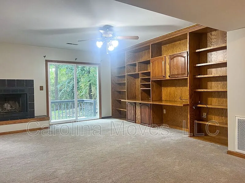 3 bed, 2.5 bath, 2000 sqft, $1,595 — Photo 4
