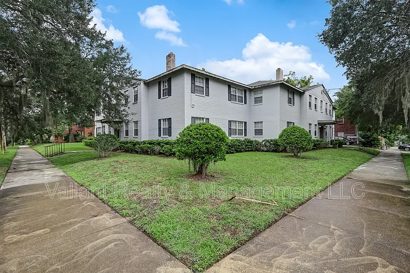 2 bed, 1.0 bath, 850 sqft, $1,200 — Photo 3