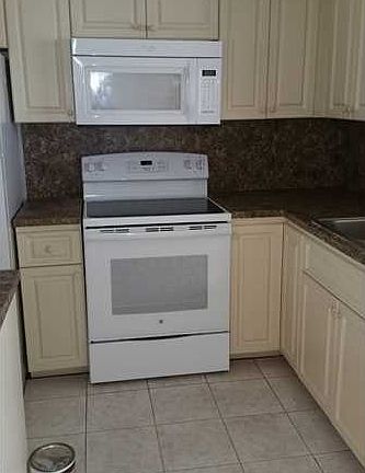 3rd image of 461 NE 168th St