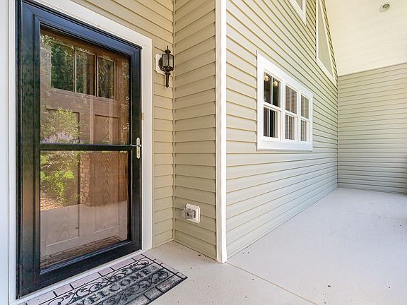 3rd image of 136 Vireo Ln