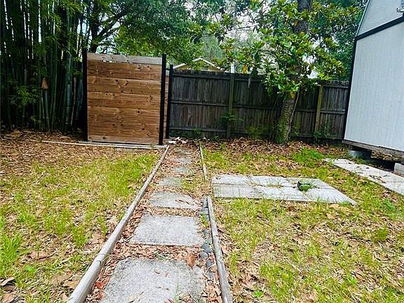 4th image of 520 NW 26th Ave