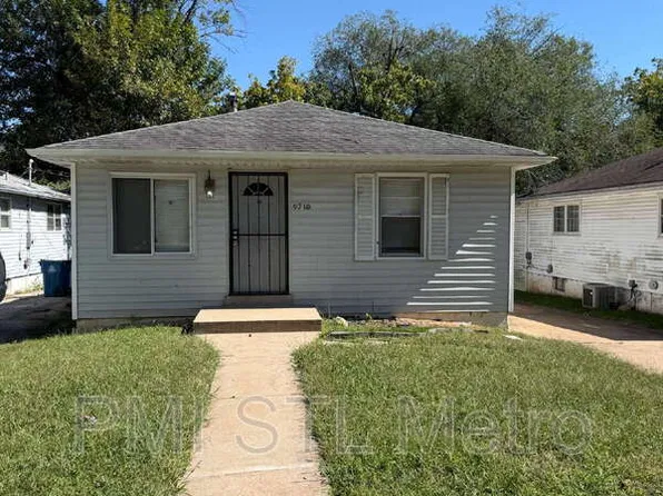 9710 Balboa Dr, Saint Louis, MO 63136