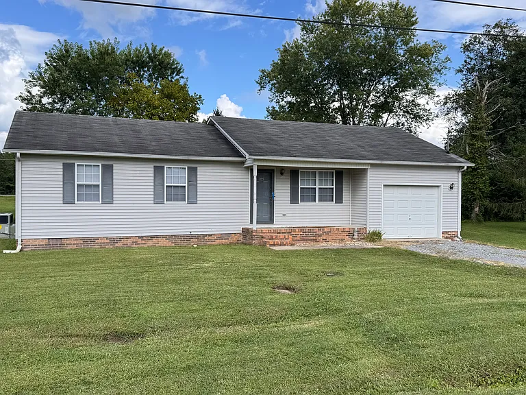 105 Darnell Dr — Photo 1