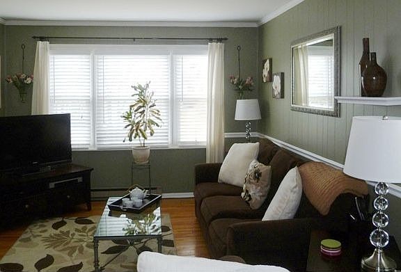 CROWN MOLDING
