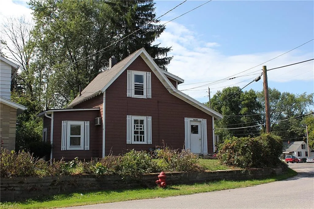 1413 Main St photo 1