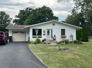 204 Matteson Dr, Villa Grove, IL 61956