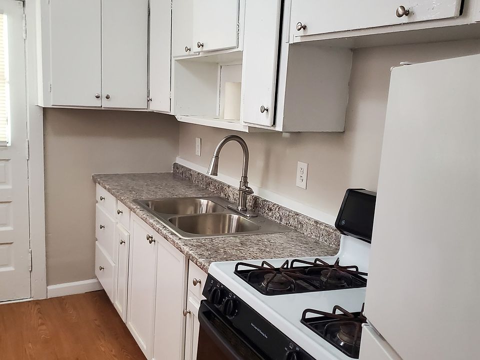 1st image of 2233 2nd St S