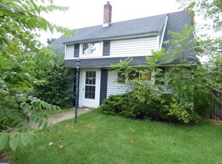 372 Holly Dr, Levittown, PA