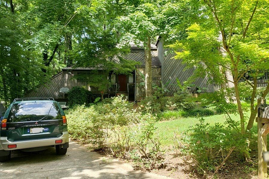 1st image of 3209 Cedar Bluff Dr NE
