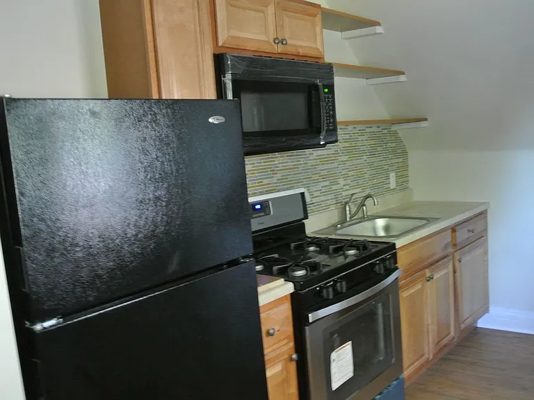 One and Two Bedroom Apartment Building — Photo 2