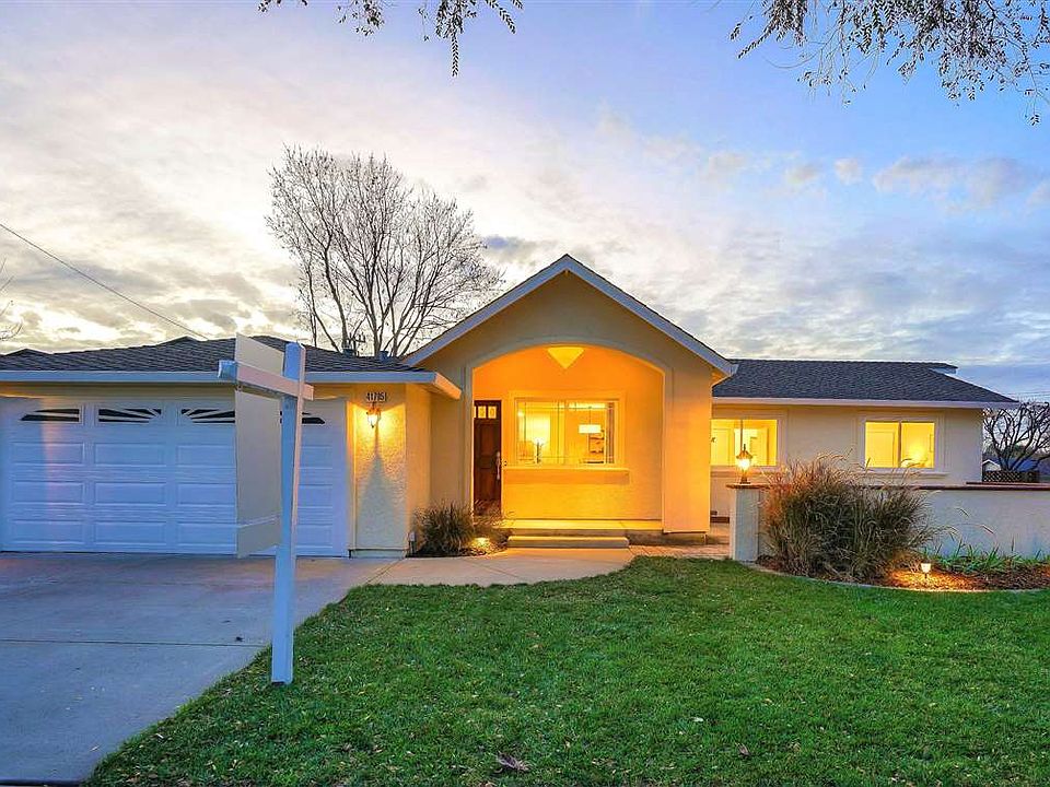 1st image of 41705 Marigold Dr