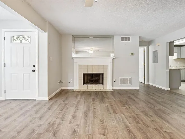 6362 Wedgeview Ct — Photo 8