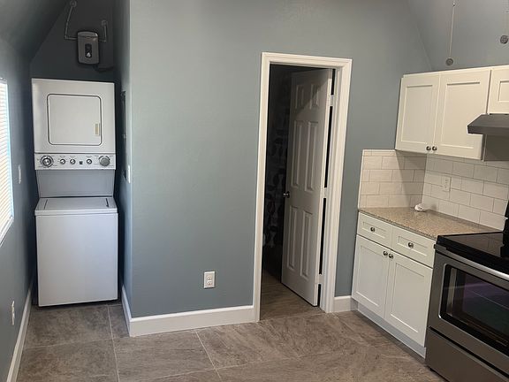 3rd image of 3148 W Washington St Unit B