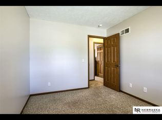 17517 Gertrude Cir, Omaha, NE 68136