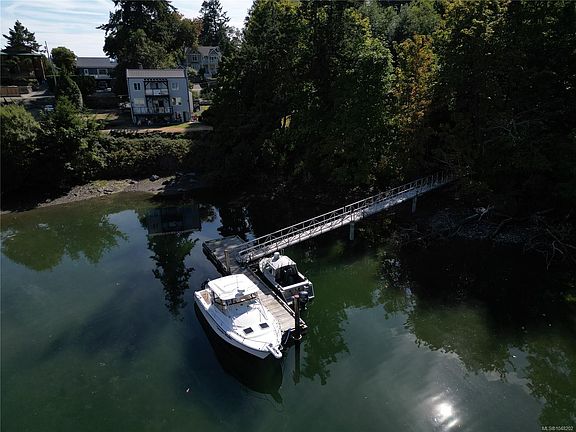4th image of 5025 Genoa Bay Rd