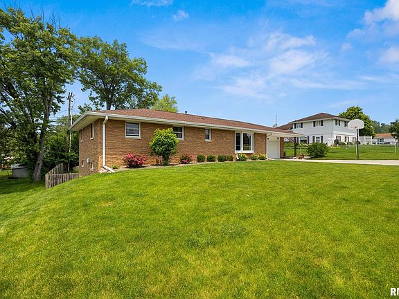 2nd image of 2731 W Pine Hill Ln