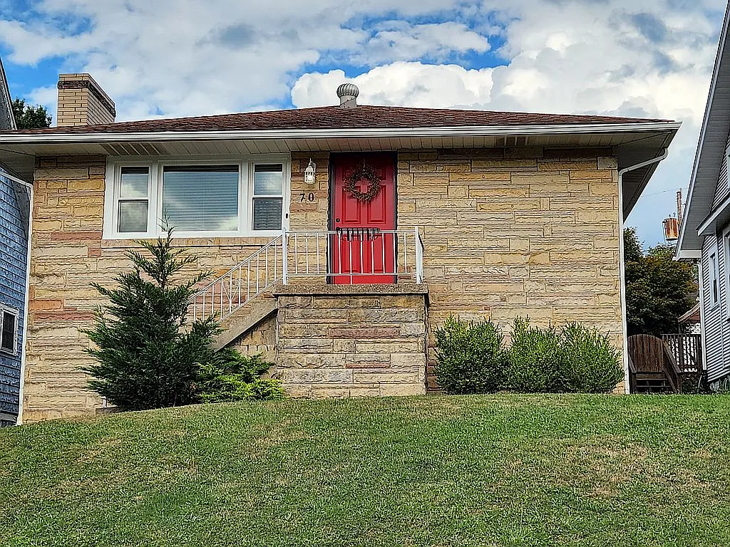 70 Pleasant Dr photo 1