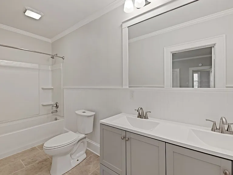 1015 S Hawthorne Rd — Photo 16