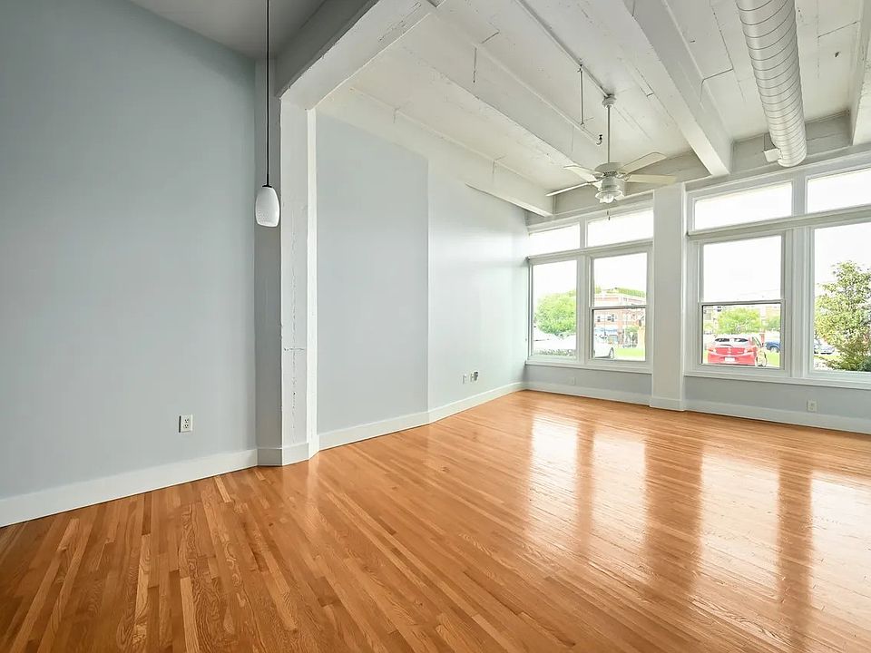 1st image of 3001 Gillham Rd APT 104