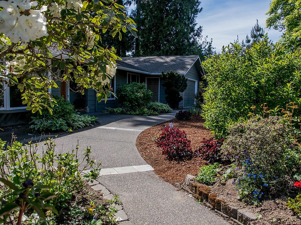 1st image of 1825 Lakehurst Dr SE