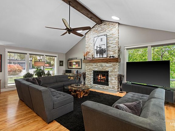 4th image of 1176 E Harcourt Dr