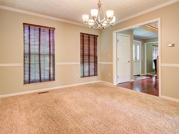 4th image of 4642 Moselle Dr