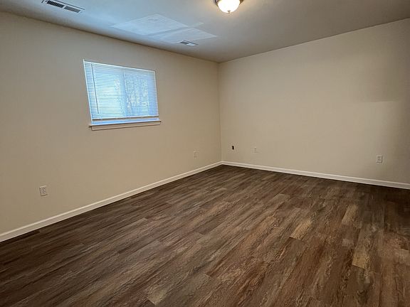 2nd image of 851-855 E Washington Ave #17790622