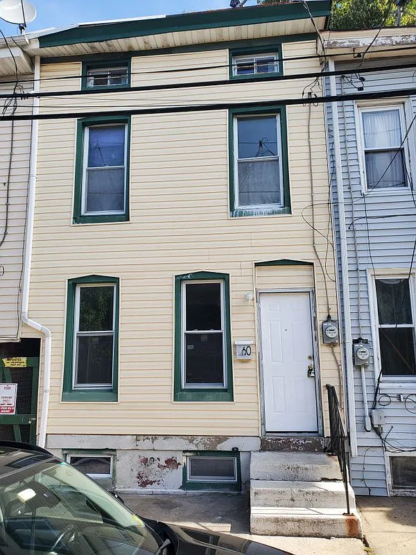 4 bed, 1.0 bath, 1344 sqft, $2,100 — Photo 1