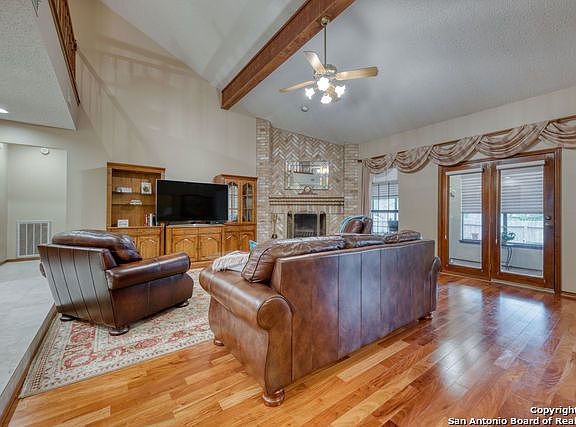 3rd image of 615 Stoneway Dr