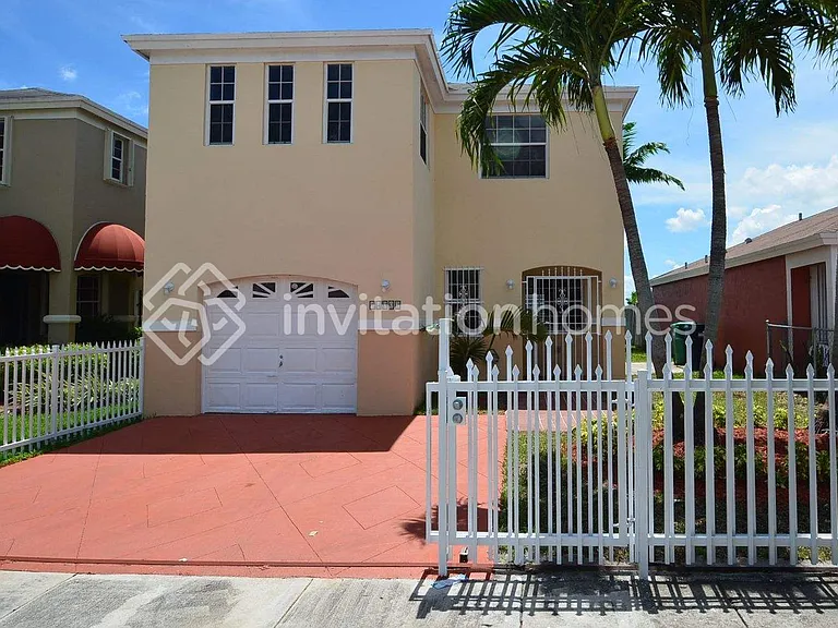14002 SW 161st Ter — Photo 1