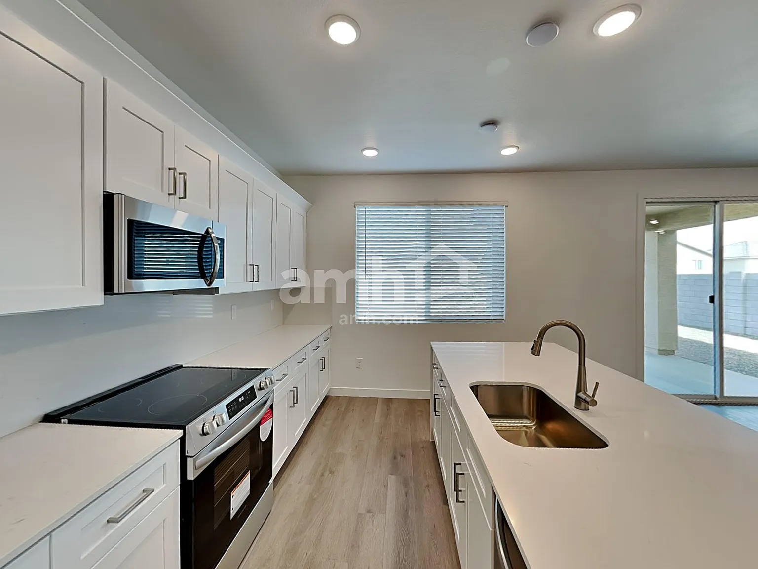 4 bed, 2.5 bath, 2220 sqft, $2,350 — Photo 4