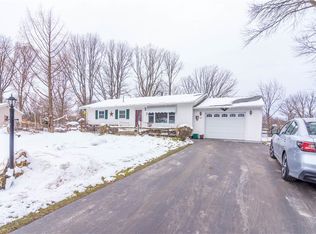 105 Holiday Rd, Rochester, NY 14623