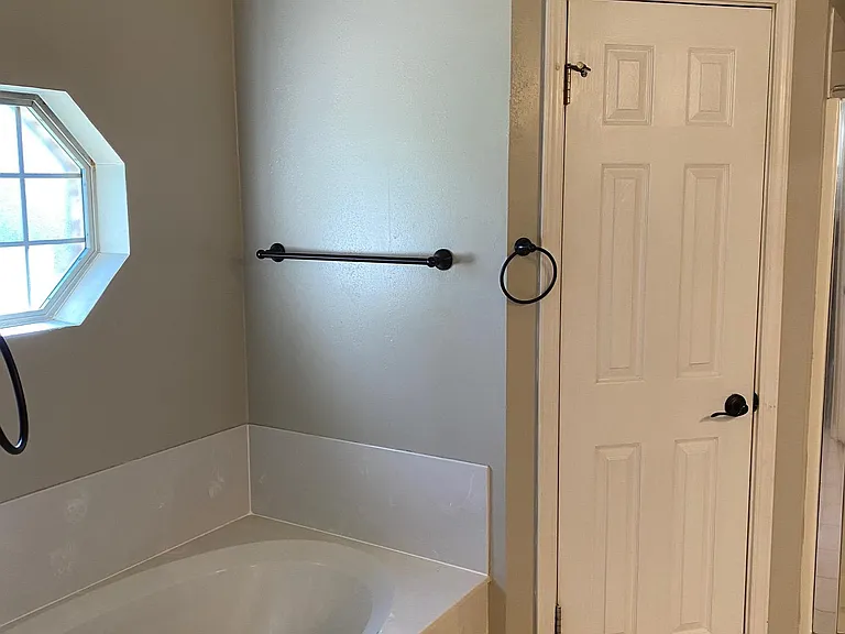 6008 Applegate Cir — Photo 13
