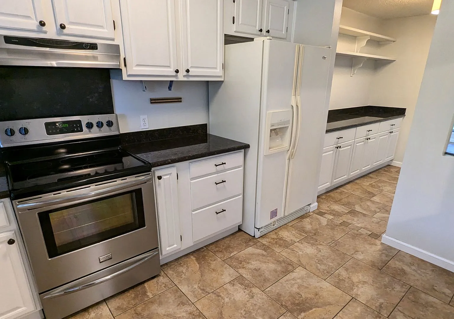 3 bed, 1400 sqft, $1,800 — Photo 4