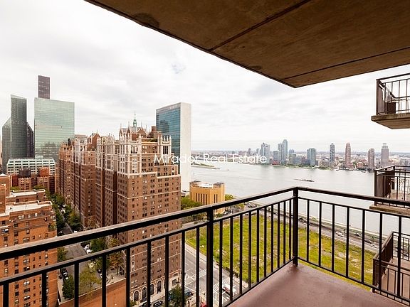 4th image of 330 E 39th St #9**H